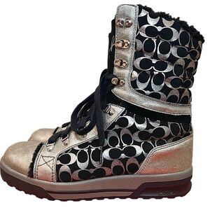COACH Signature fur lined lace up winter boots. 🖤🩶